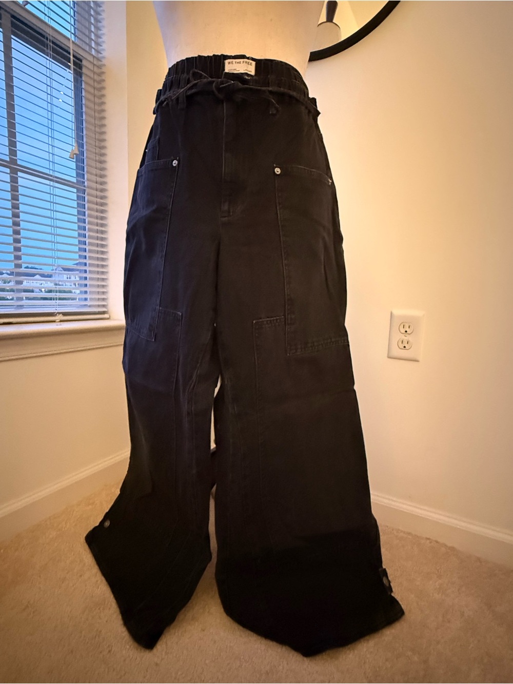 Free People Women’s Faded Black Wide-Leg Jeans
